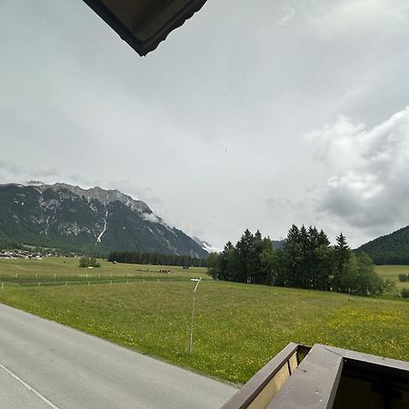 ロイタシュHaus Am Waldrandアパートメント エクステリア 写真