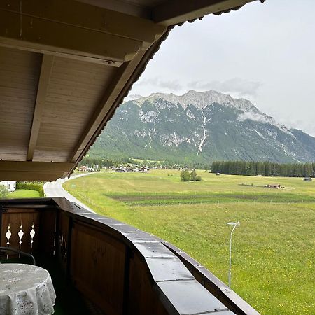 ロイタシュHaus Am Waldrandアパートメント エクステリア 写真