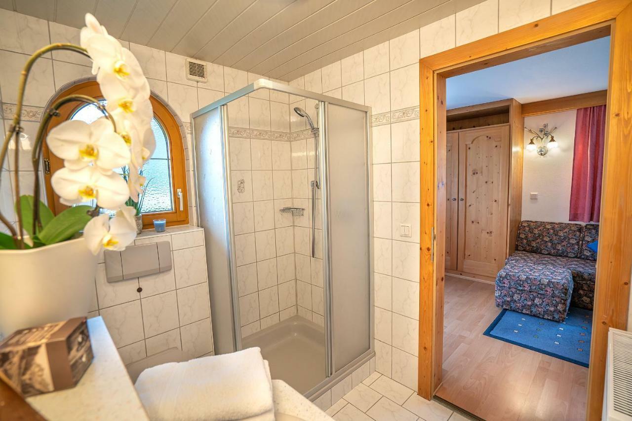 ロイタシュHaus Am Waldrandアパートメント エクステリア 写真