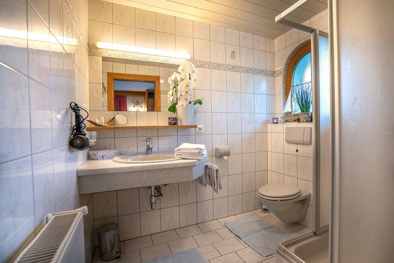 ロイタシュHaus Am Waldrandアパートメント エクステリア 写真